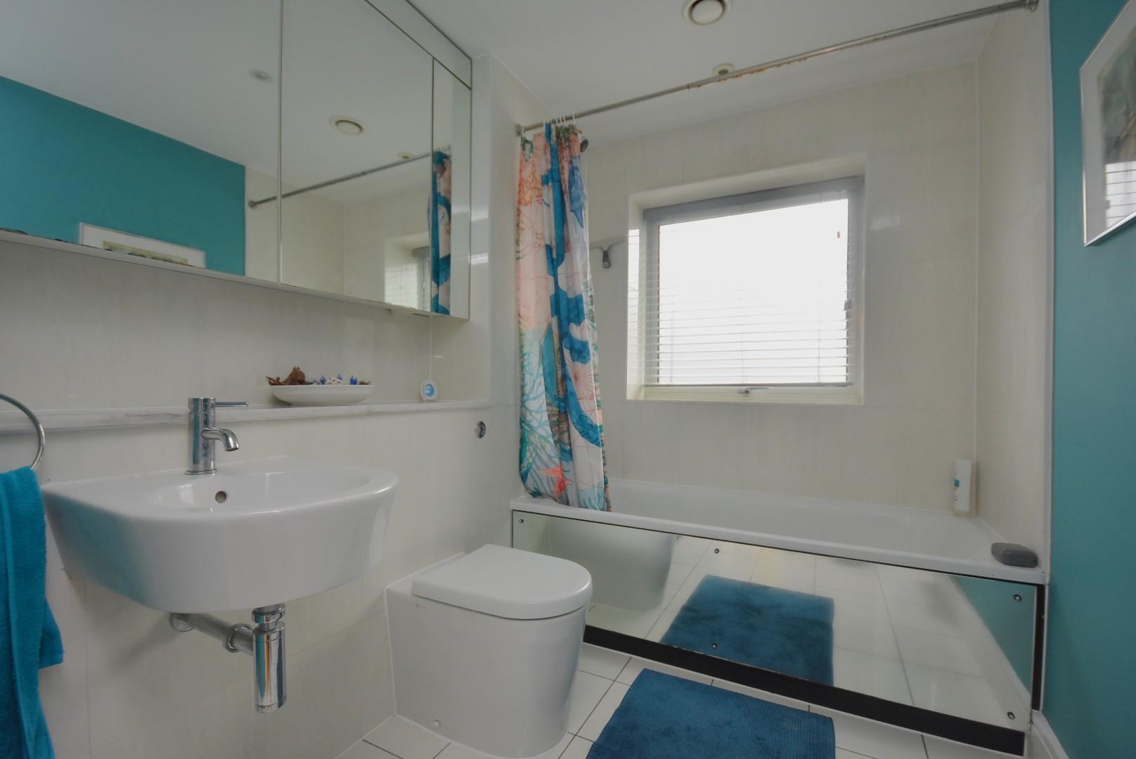 319 Woodlands, Hayes Point, Sully, CF64 5QF